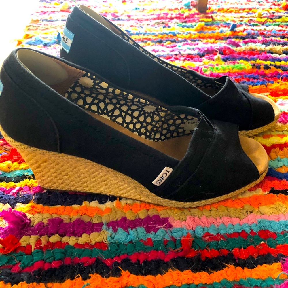 Toms Black Wedges